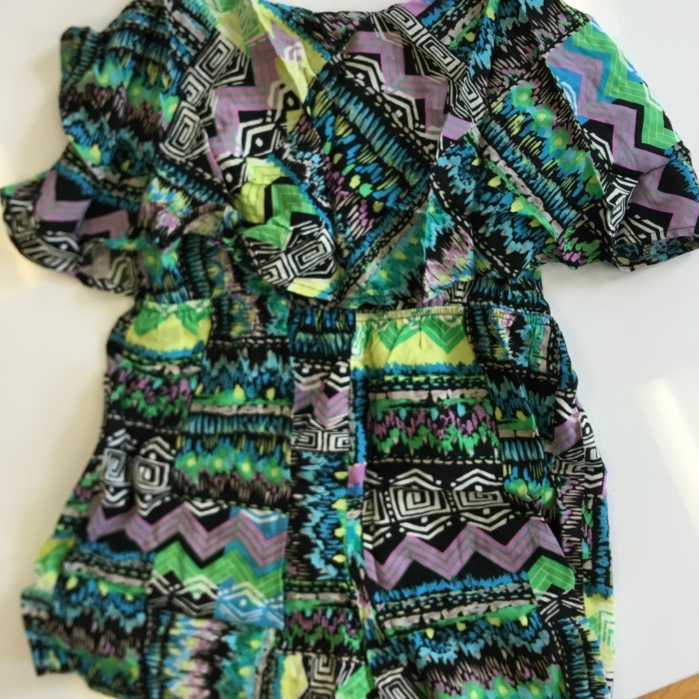FOREVER 21 PRINTED ROMPER SIZE MEDIUM